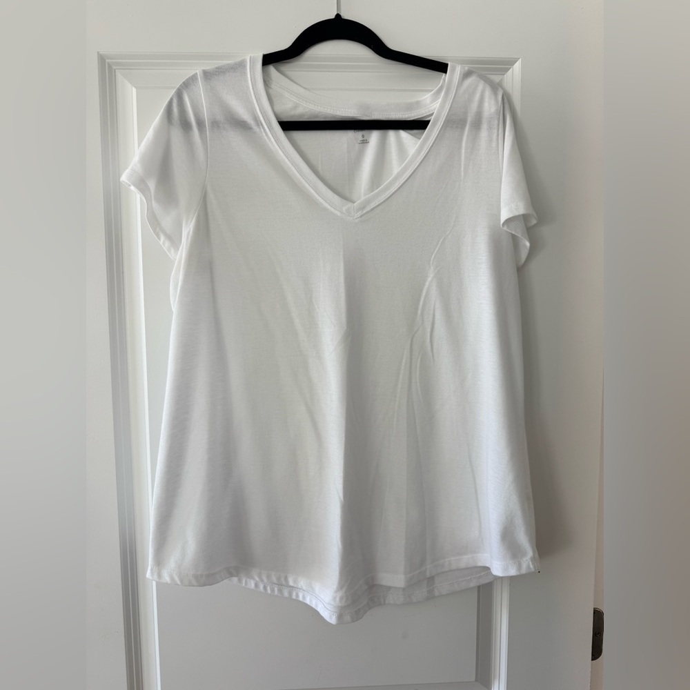 Torrid White V-Neck Short Sleeve Tee
